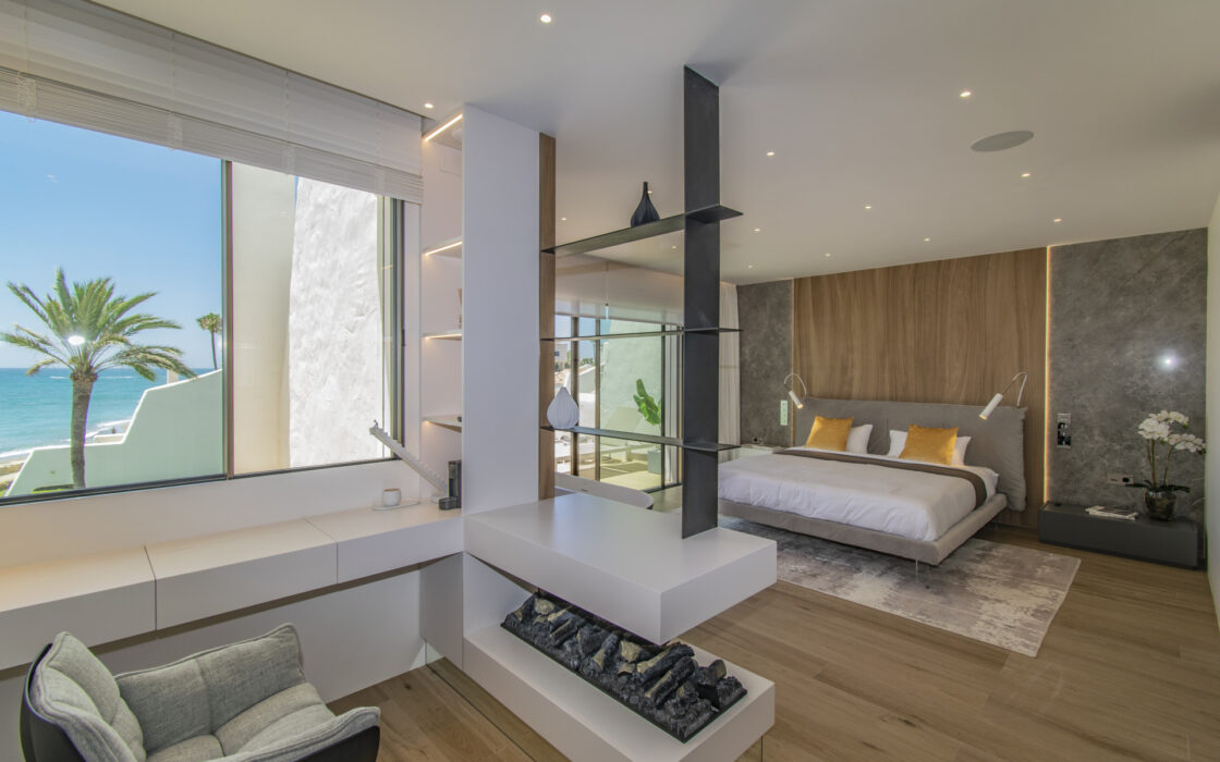 Роскошный дом у моря в Marbella с террасой и великолепным видом