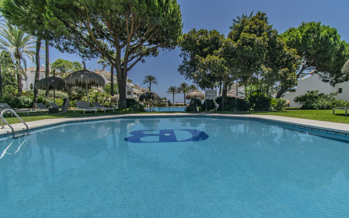 Роскошный дом у моря в Marbella с террасой и великолепным видом