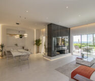 Роскошный дом у моря в Marbella с террасой и великолепным видом