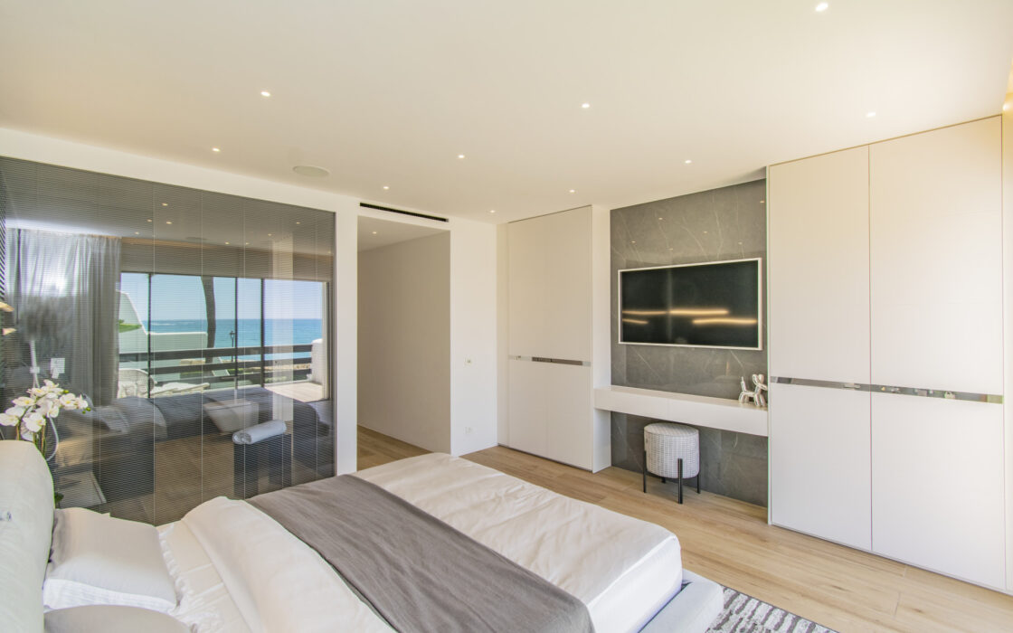 Роскошный дом у моря в Marbella с террасой и великолепным видом