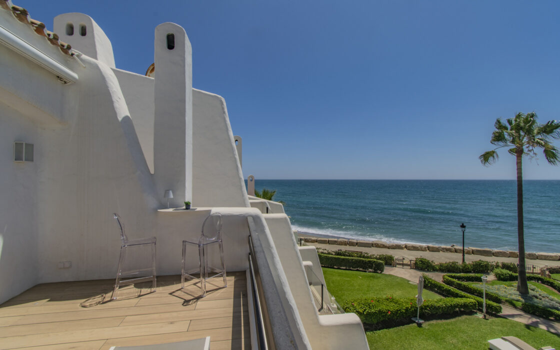 Роскошный дом у моря в Marbella с террасой и великолепным видом