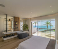 Роскошный дом у моря в Marbella с террасой и великолепным видом