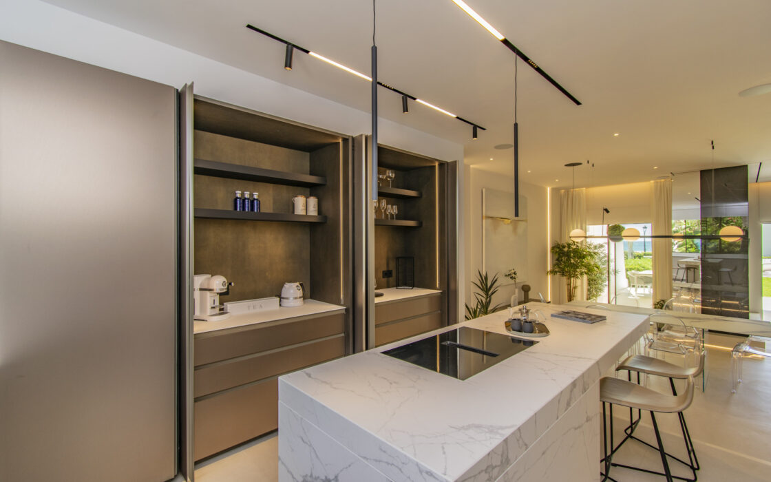 Роскошный дом у моря в Marbella с террасой и великолепным видом