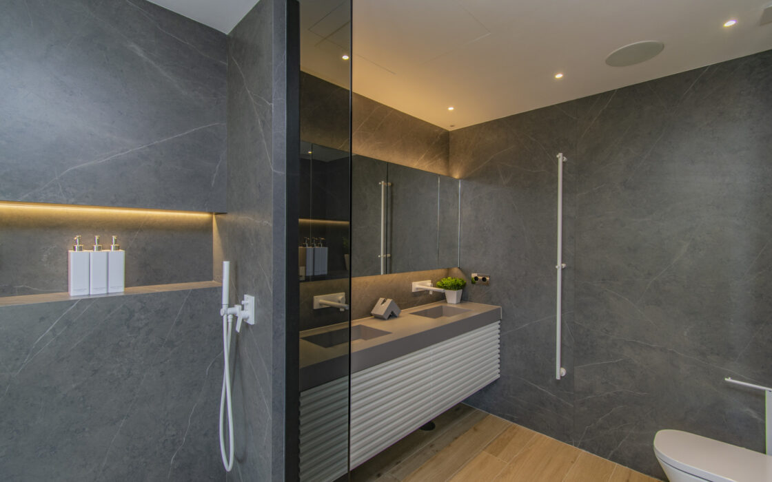 Роскошный дом у моря в Marbella с террасой и великолепным видом