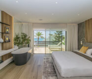 Роскошный дом у моря в Marbella с террасой и великолепным видом