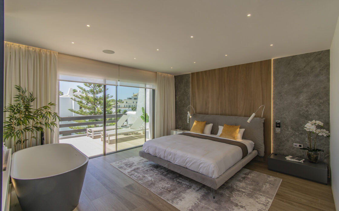 Роскошный дом у моря в Marbella с террасой и великолепным видом