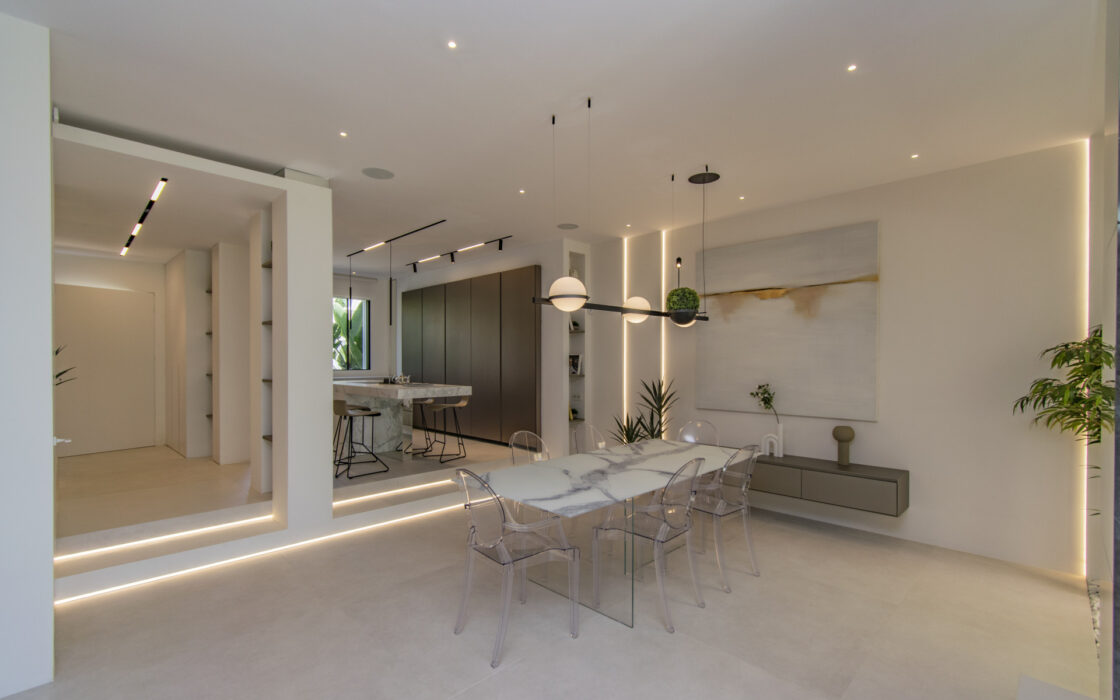 Роскошный дом у моря в Marbella с террасой и великолепным видом