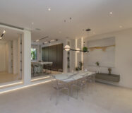 Роскошный дом у моря в Marbella с террасой и великолепным видом