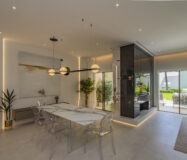 Роскошный дом у моря в Marbella с террасой и великолепным видом