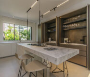 Роскошный дом у моря в Marbella с террасой и великолепным видом