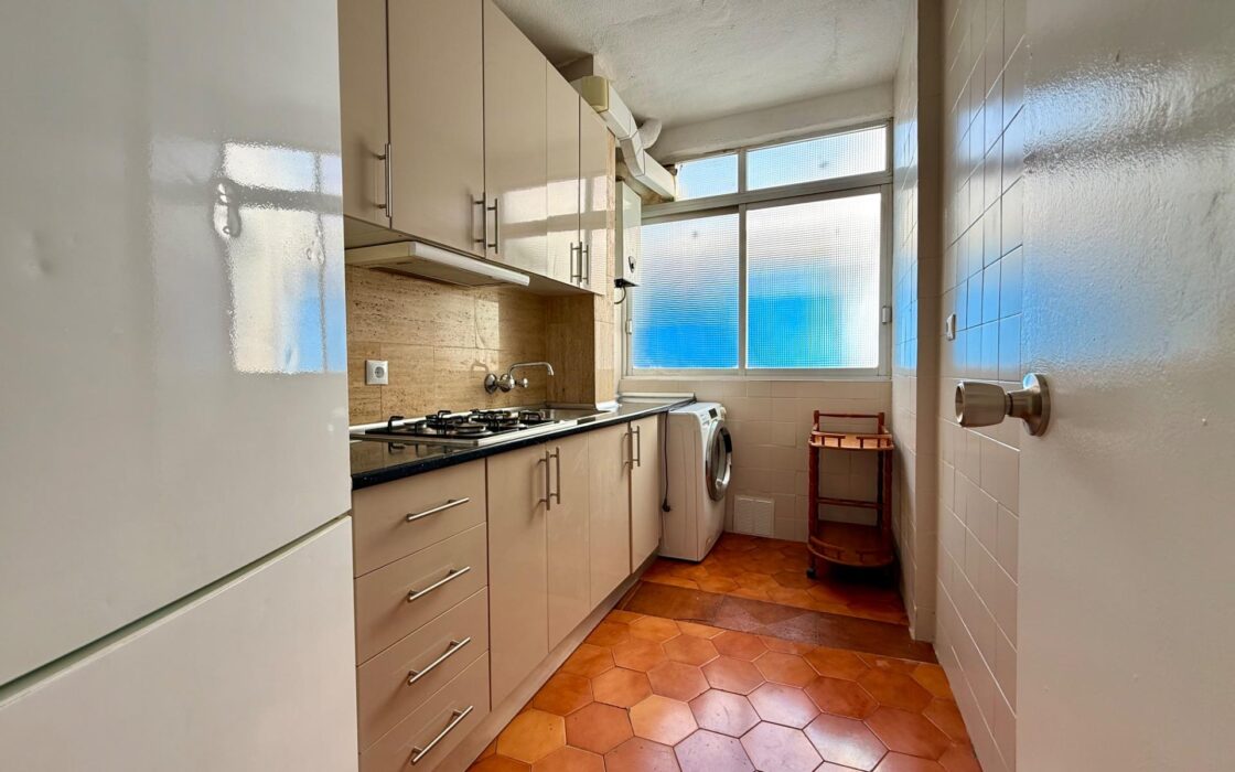 Продаётся 3-комнатная квартира в Аликанте с террасой