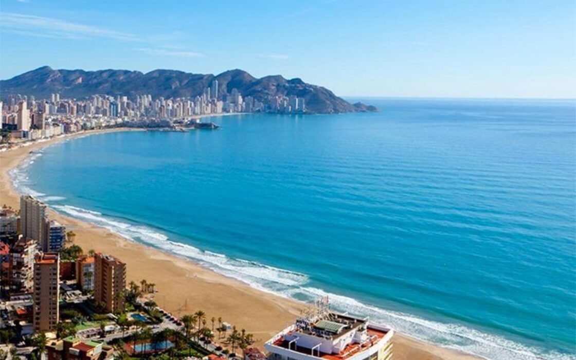 Квартира з терасою біля моря в Бенідормі 62 кв.м 2028 року