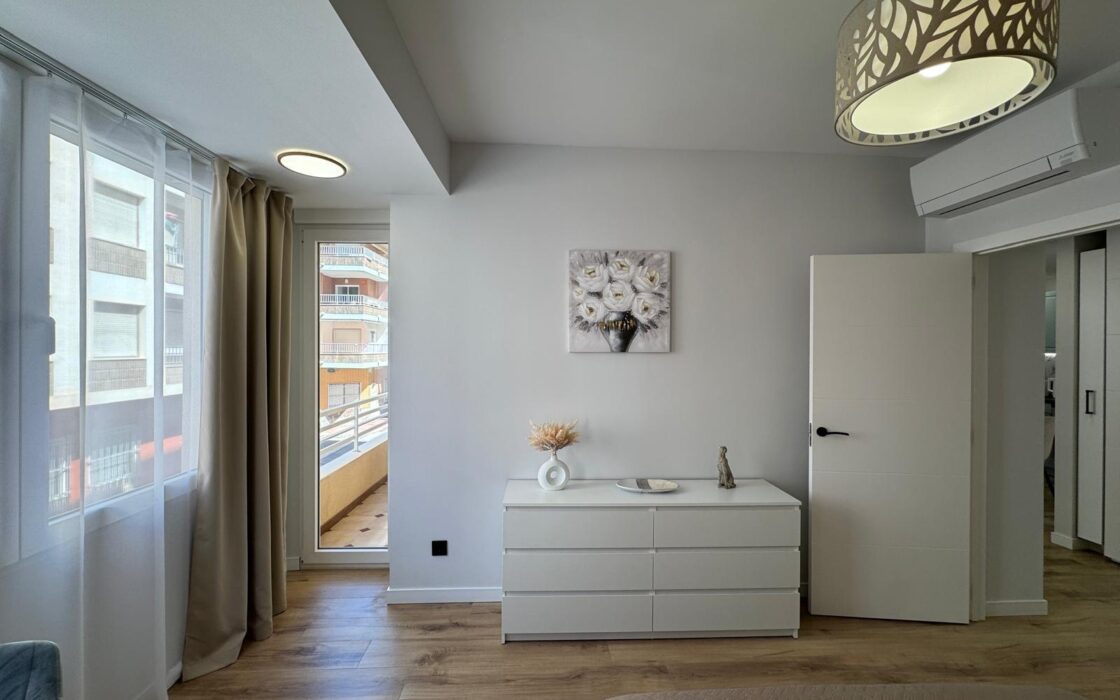 Апартаменты 100 кв.м в Торревьехе у пляжа с 3 спальнями