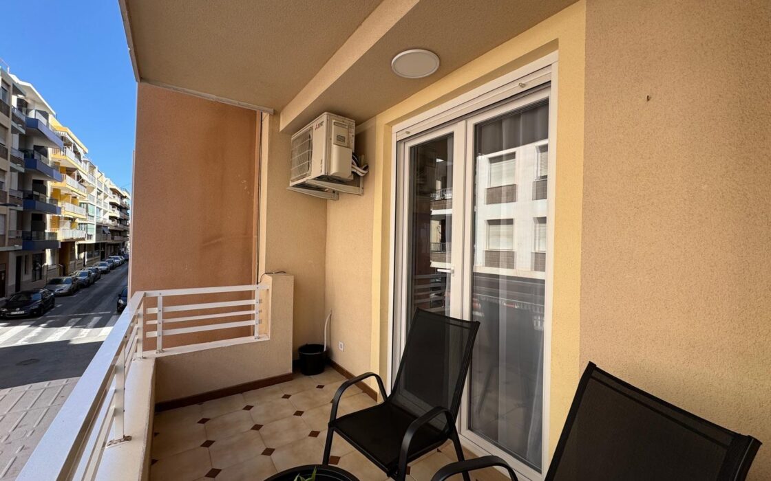 Апартаменты 100 кв.м в Торревьехе у пляжа с 3 спальнями