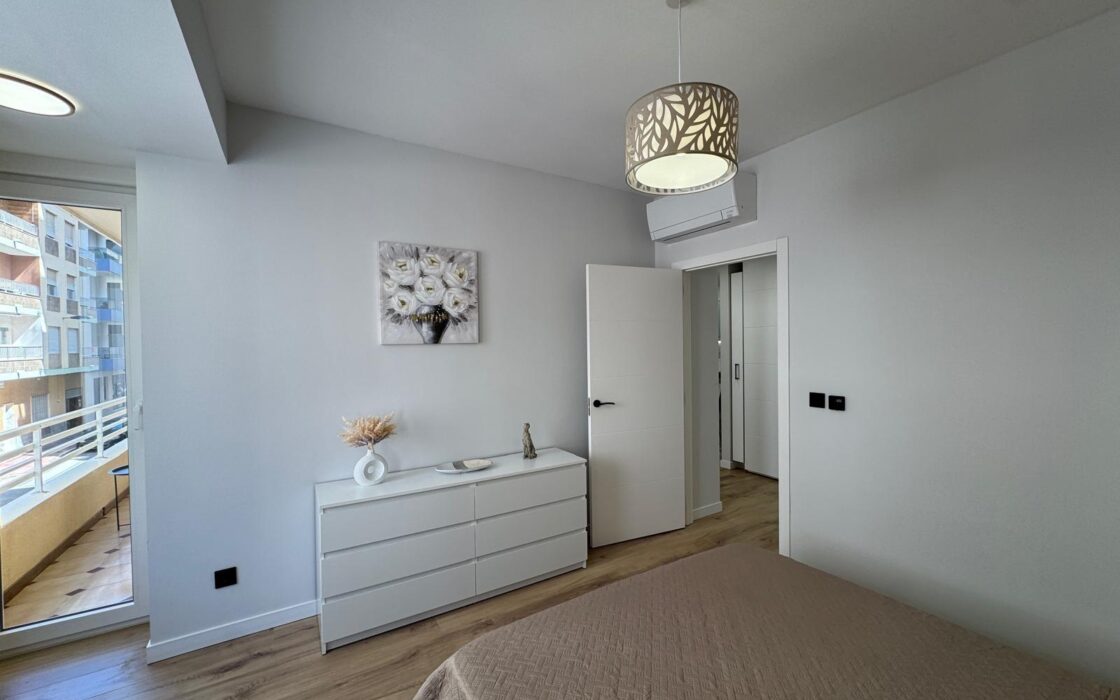 Апартаменты 100 кв.м в Торревьехе у пляжа с 3 спальнями