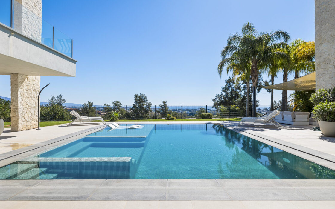 Современная вилла с панорамным видом в Бенахавис 407 кв.м