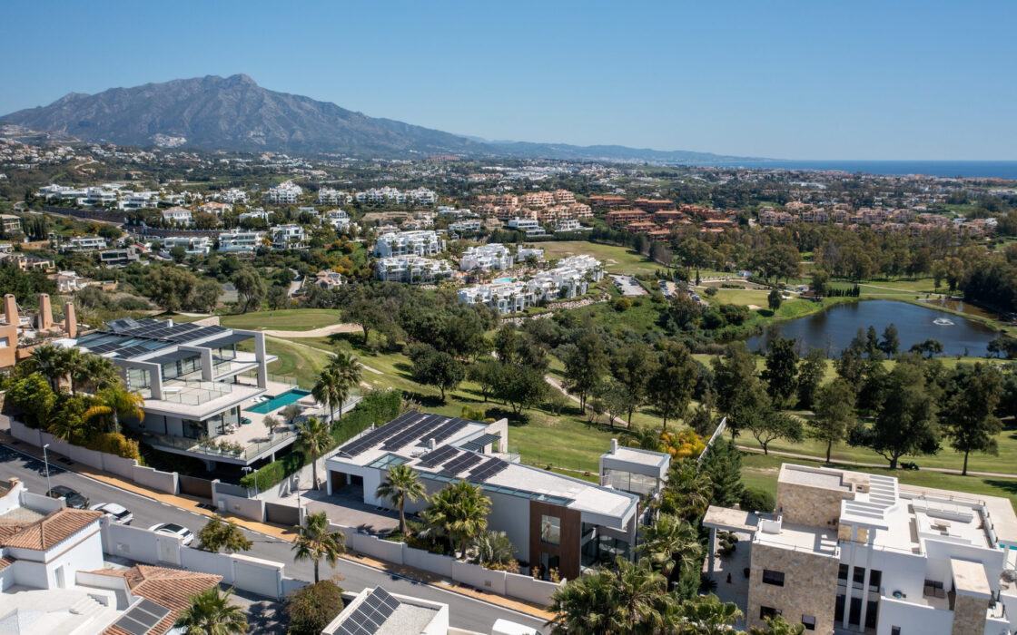 Современная вилла с панорамным видом в Бенахавис 407 кв.м