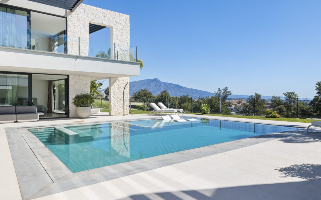 Современная вилла с панорамным видом в Бенахавис 407 кв.м