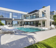 Современная вилла с панорамным видом в Бенахавис 407 кв.м