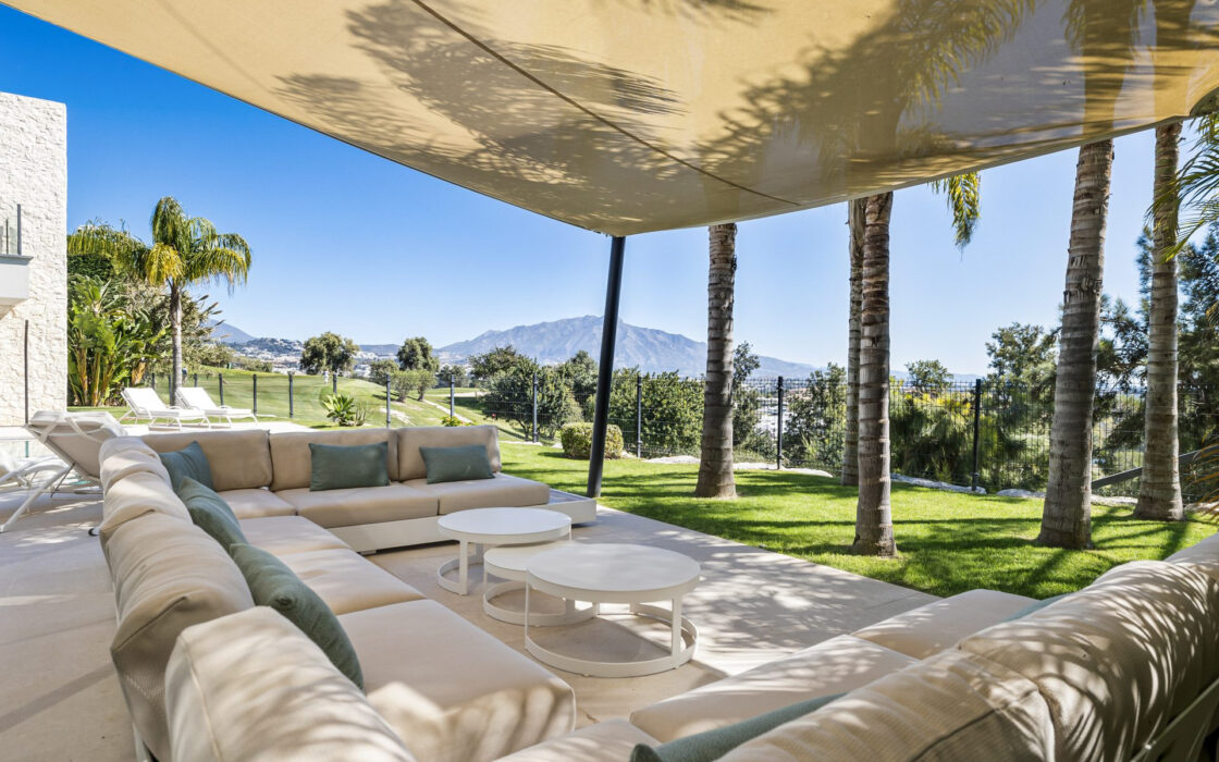 Современная вилла с панорамным видом в Бенахавис 407 кв.м