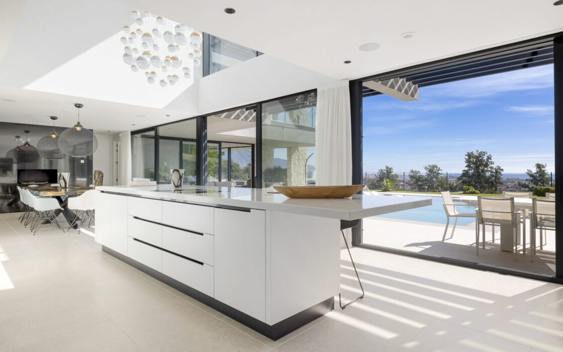 Современная вилла с панорамным видом в Бенахавис 407 кв.м