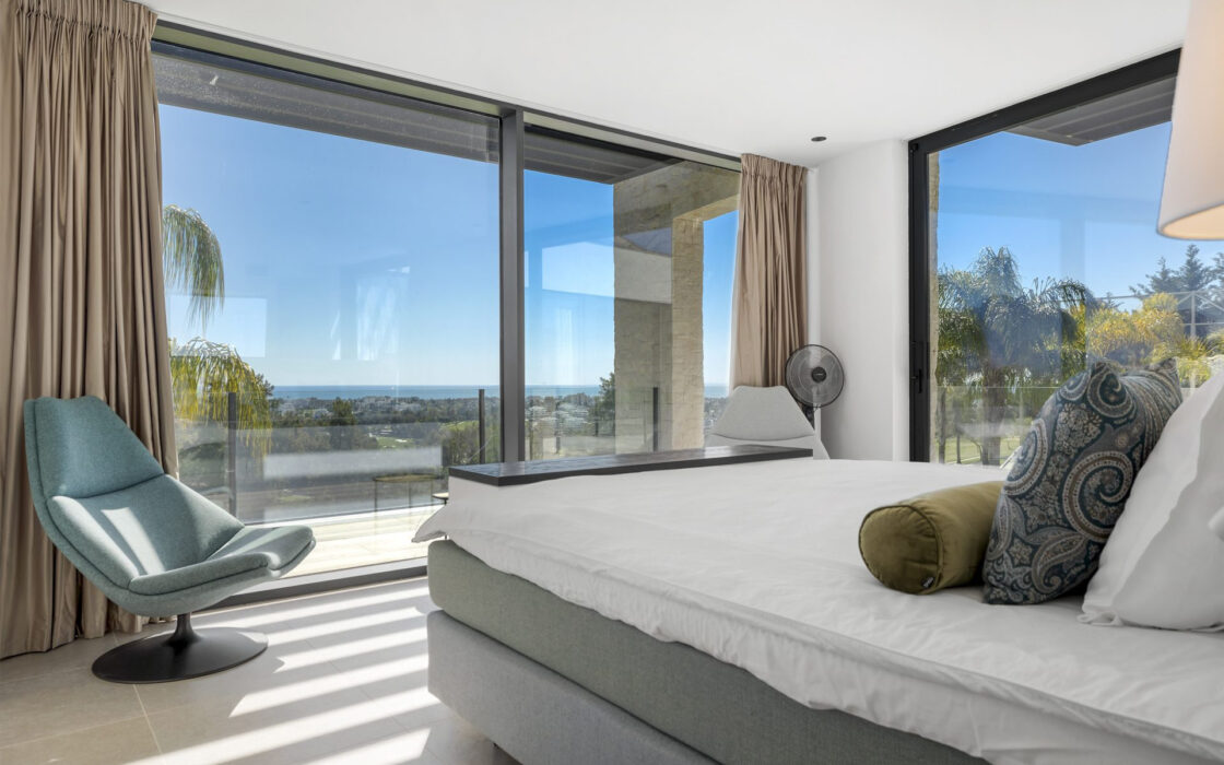 Современная вилла с панорамным видом в Бенахавис 407 кв.м