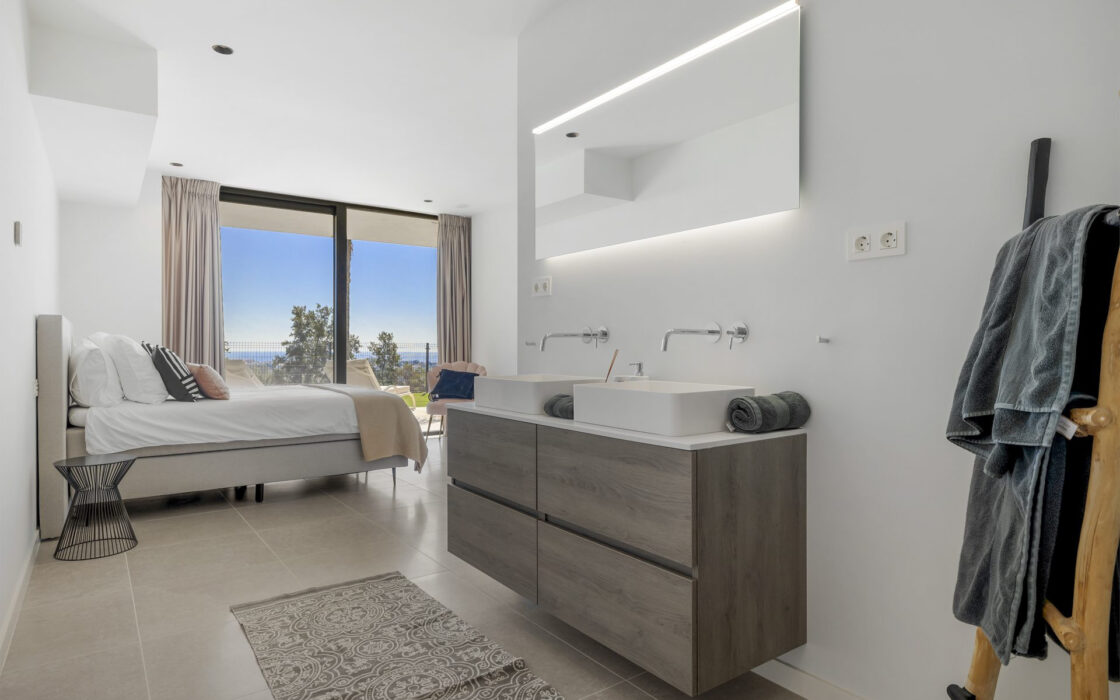 Современная вилла с панорамным видом в Бенахавис 407 кв.м