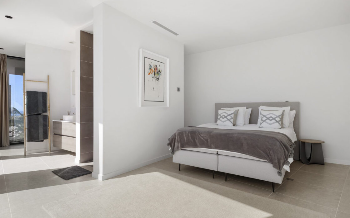 Современная вилла с панорамным видом в Бенахавис 407 кв.м