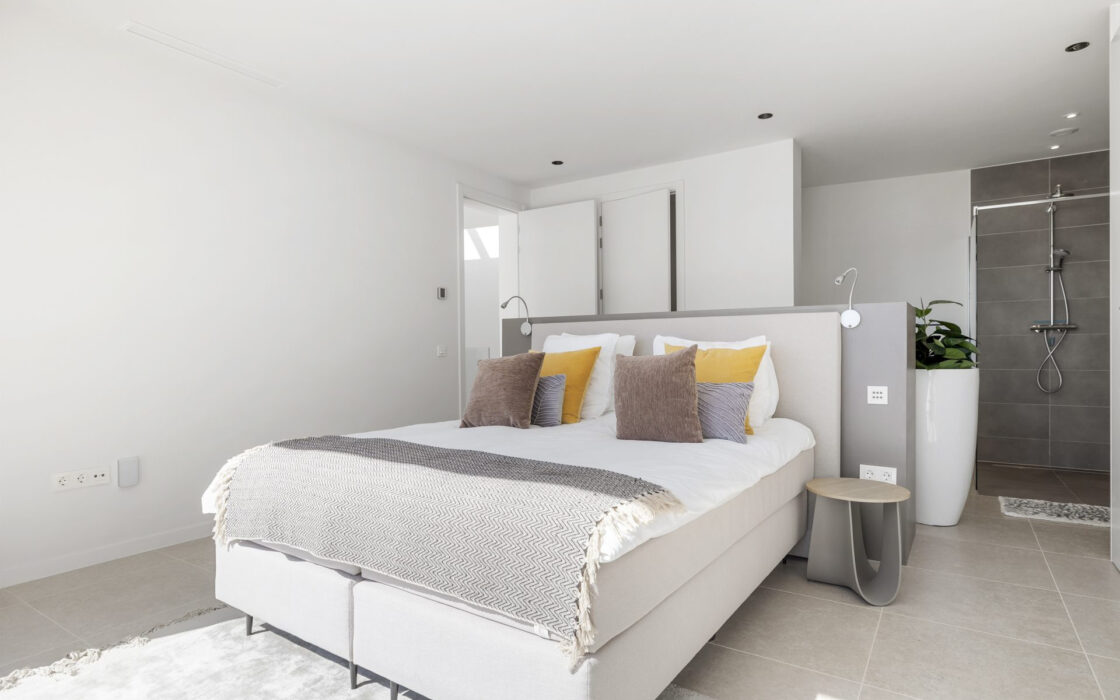 Современная вилла с панорамным видом в Бенахавис 407 кв.м