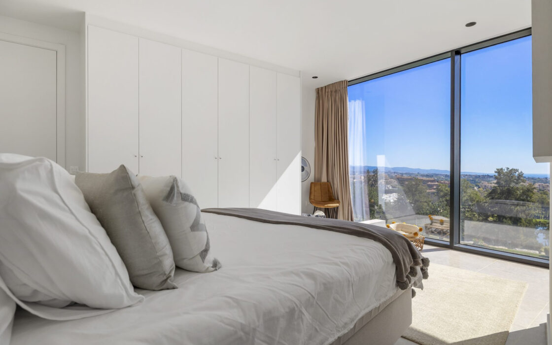 Современная вилла с панорамным видом в Бенахавис 407 кв.м