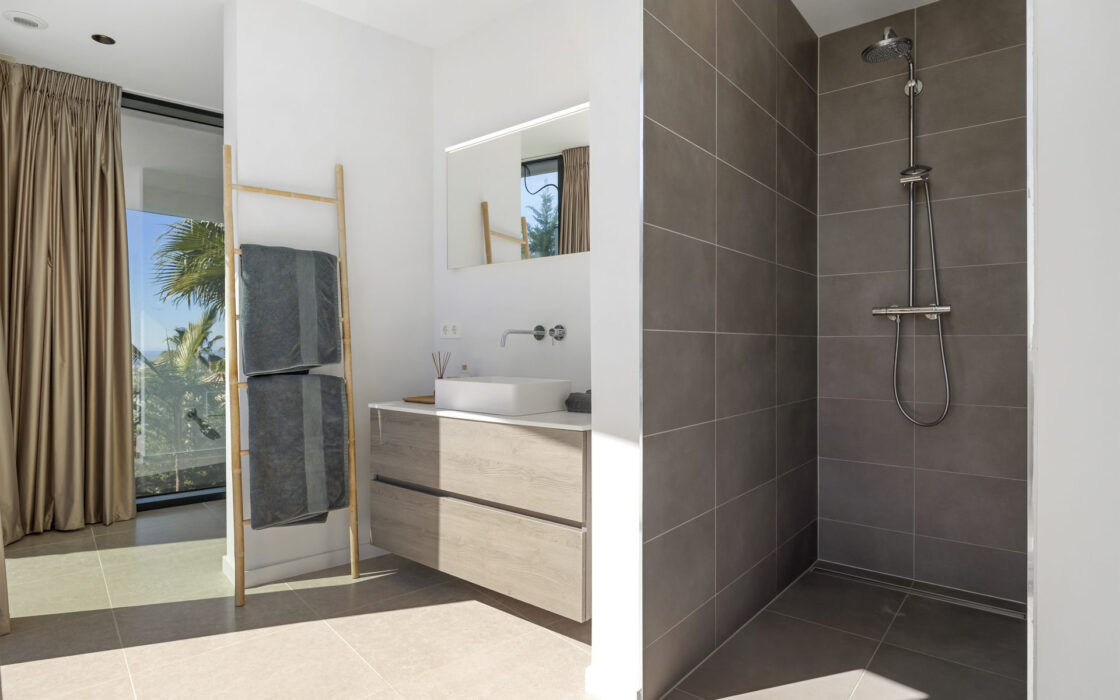 Современная вилла с панорамным видом в Бенахавис 407 кв.м