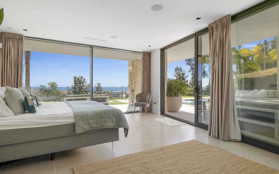 Современная вилла с панорамным видом в Бенахавис 407 кв.м