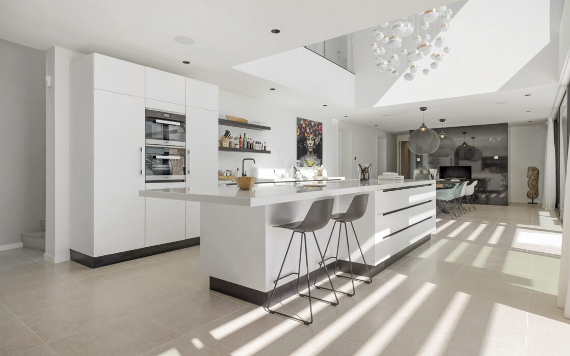 Современная вилла с панорамным видом в Бенахавис 407 кв.м