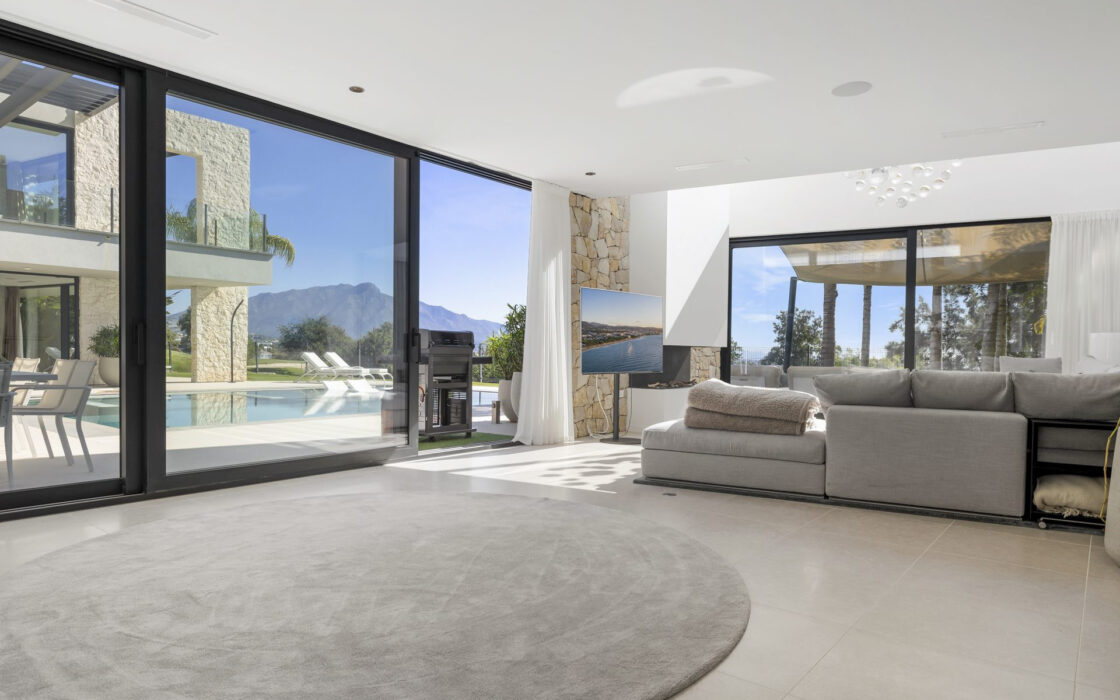 Современная вилла с панорамным видом в Бенахавис 407 кв.м