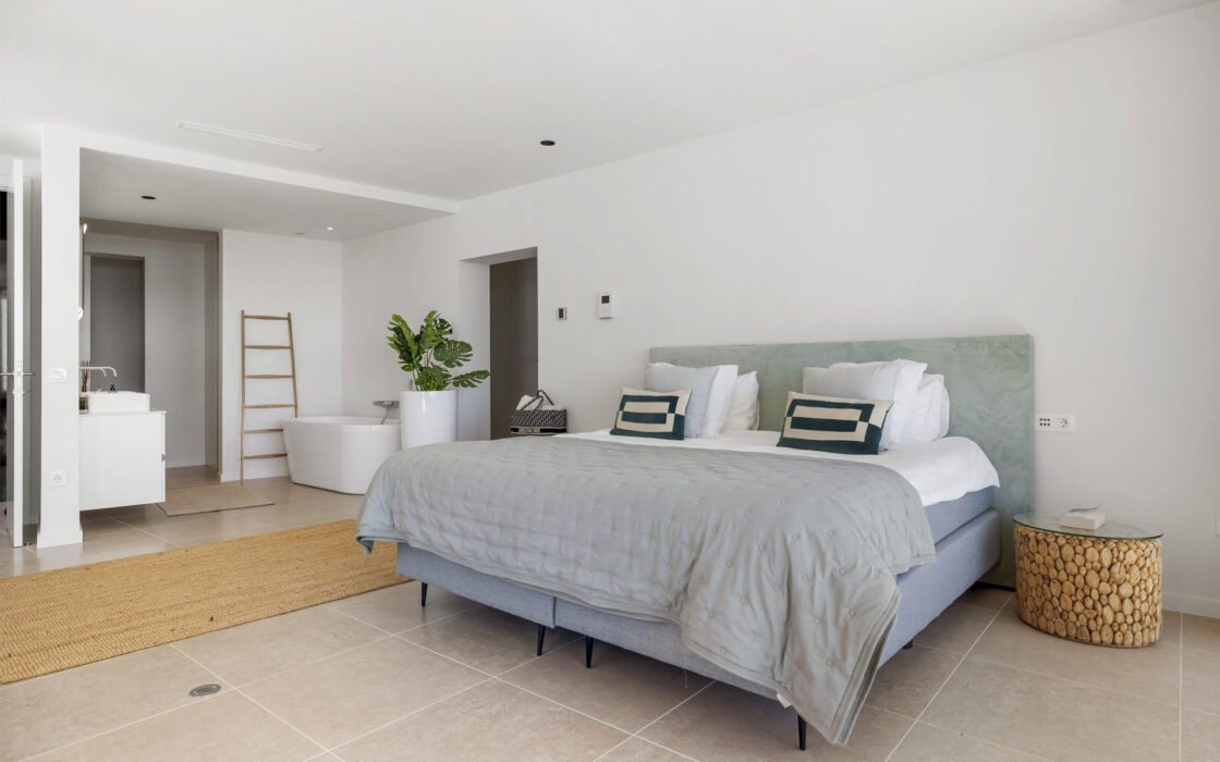 Современная вилла с панорамным видом в Бенахавис 407 кв.м