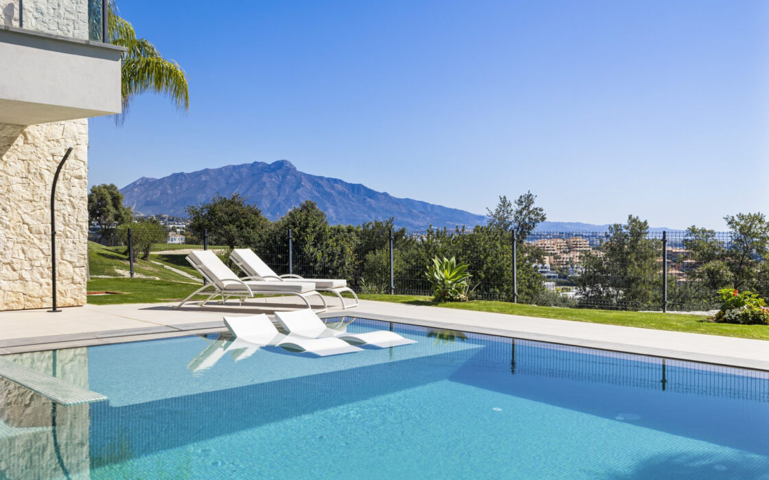 Современная вилла с панорамным видом в Бенахавис 407 кв.м