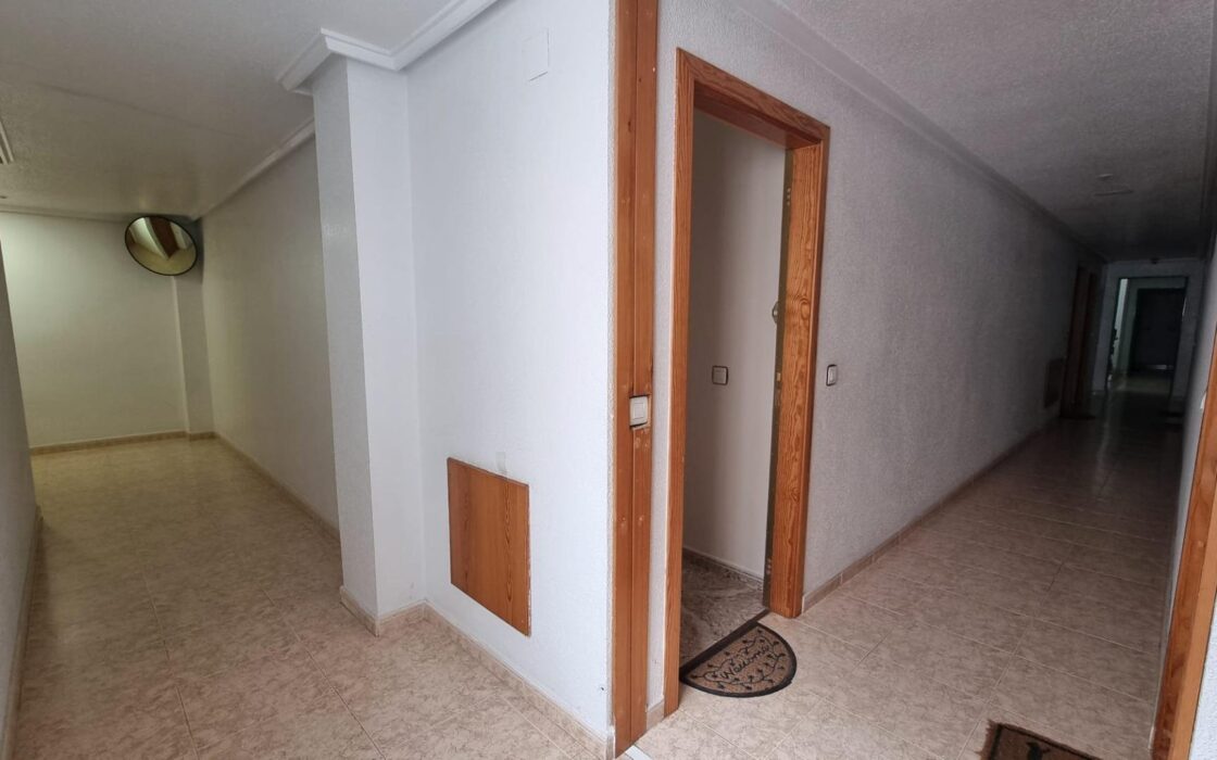 Апартаменты 63 кв.м в Торревьехе у моря с террасой