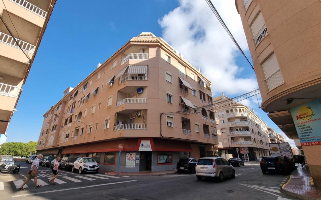 Апартаменты 63 кв.м в Торревьехе у моря с террасой