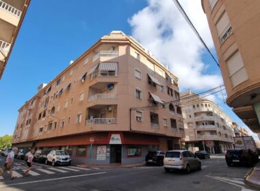 Апартаменты 63 кв.м в Торревьехе у моря с террасой