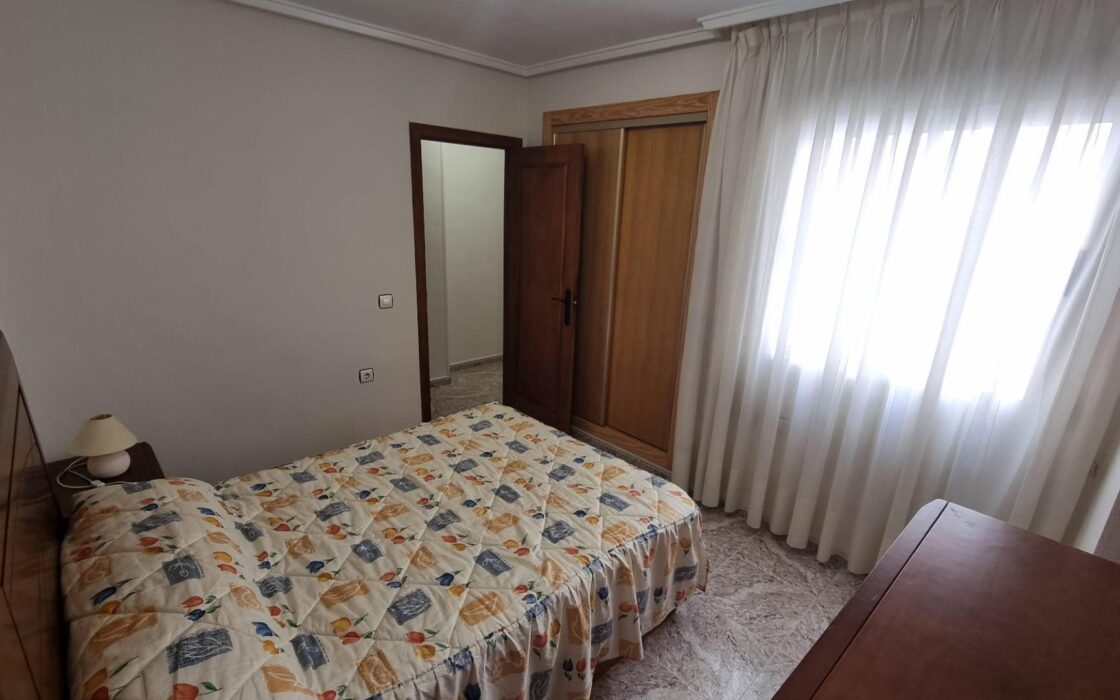 Апартаменты 63 кв.м в Торревьехе у моря с террасой