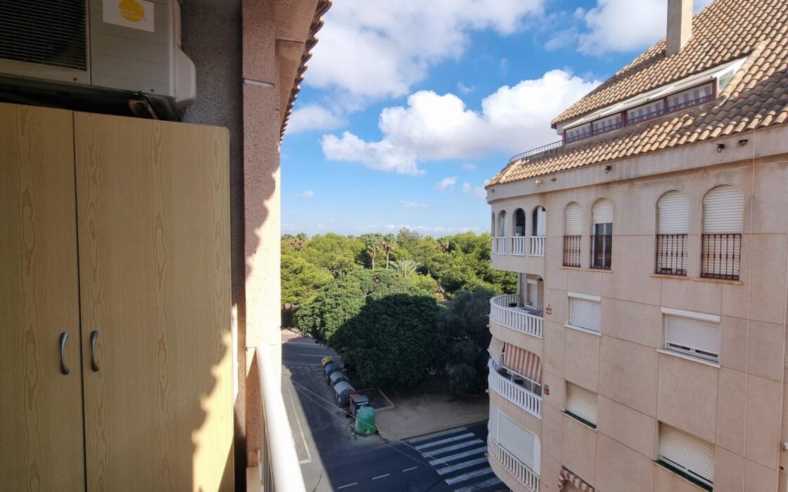 Апартаменты 63 кв.м в Торревьехе у моря с террасой