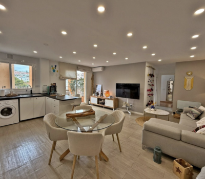 Двокімнатний дуплекс у Фуенхіролі біля моря, 132 кв.м, тераса