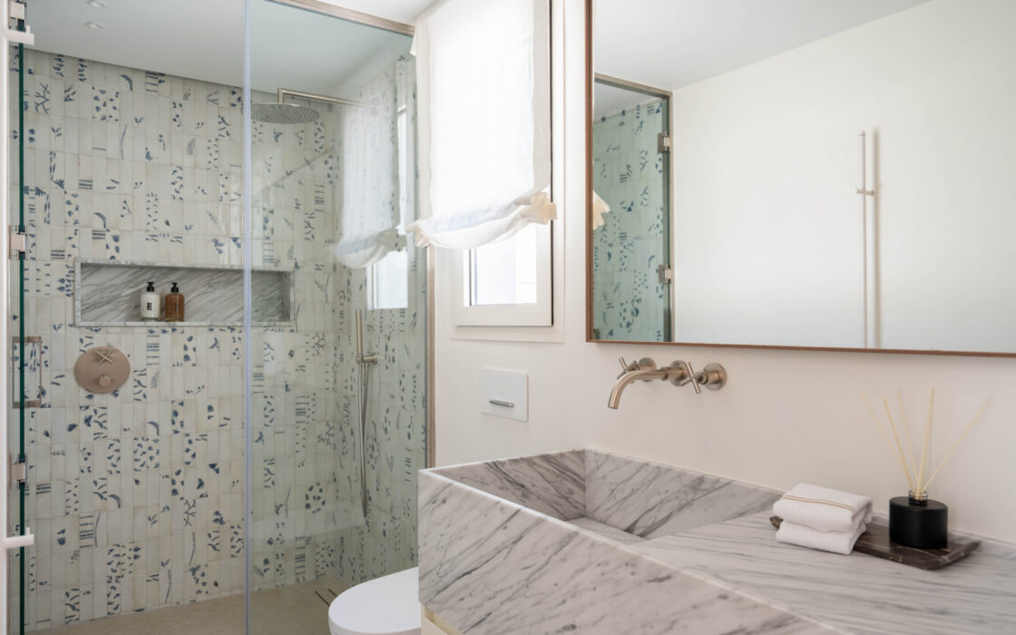 Элегантная квартира у моря в Марбелье 314 кв.м с террасой