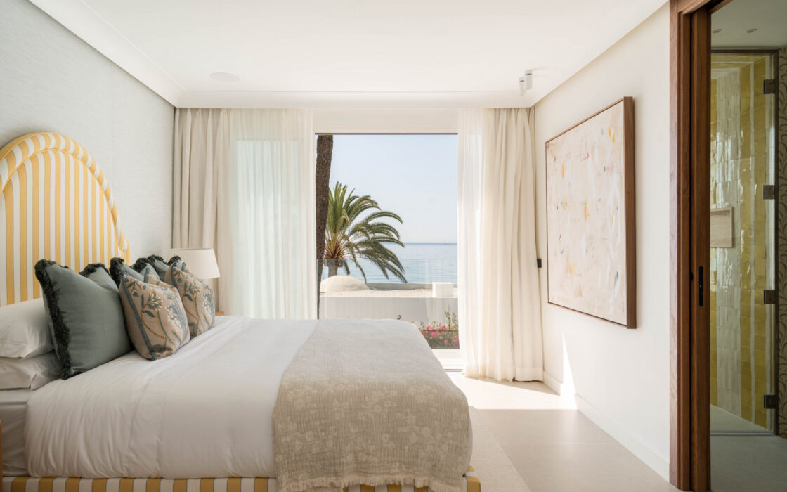 Элегантная квартира у моря в Марбелье 314 кв.м с террасой