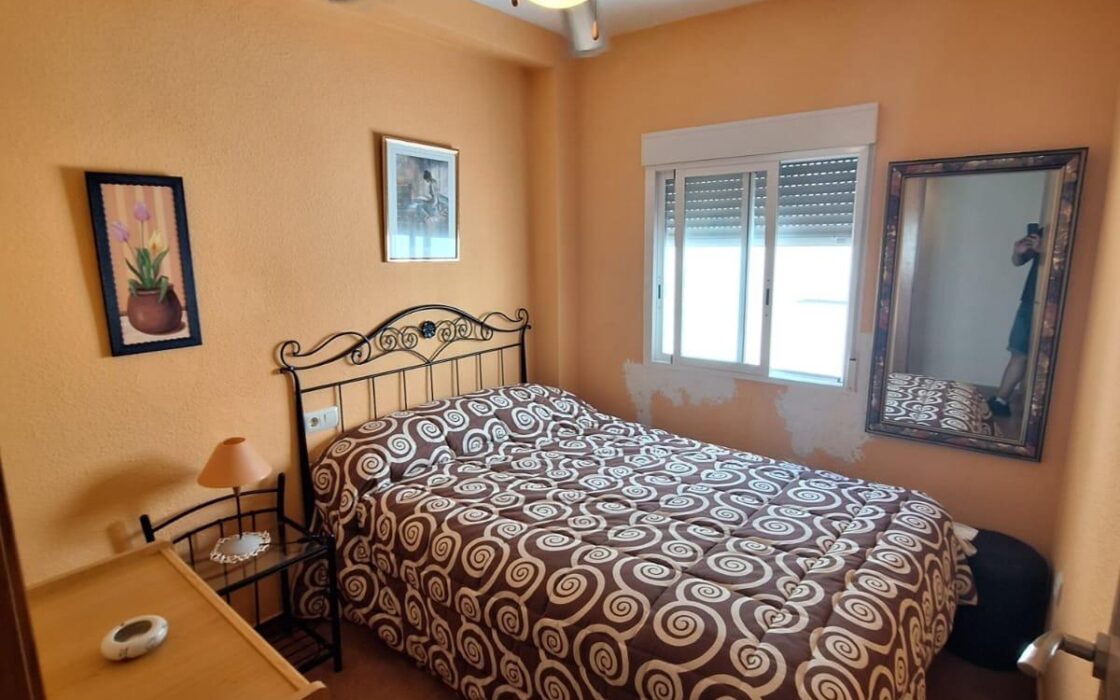 Апартаменты 100 кв.м с 4 спальнями в Торревьехе у моря