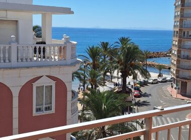 Апартаменты 100 кв.м с 4 спальнями в Торревьехе у моря