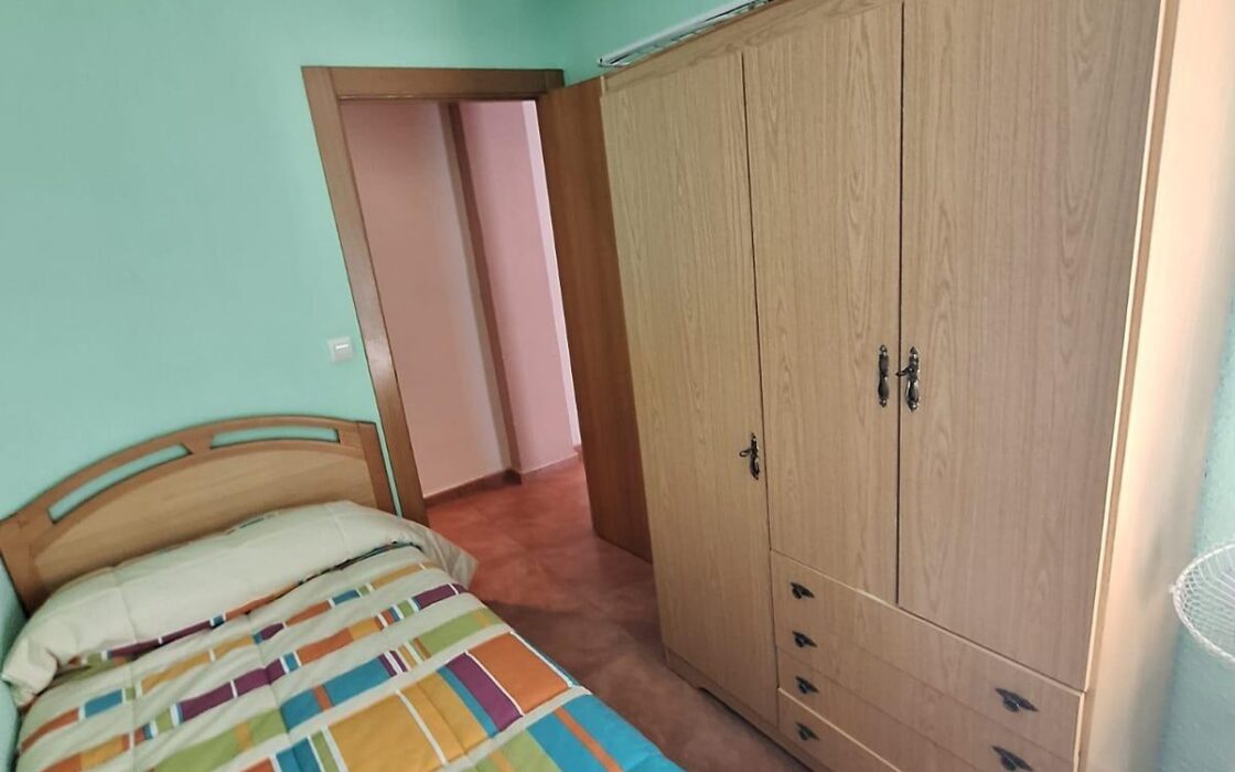 Апартаменты 100 кв.м с 4 спальнями в Торревьехе у моря