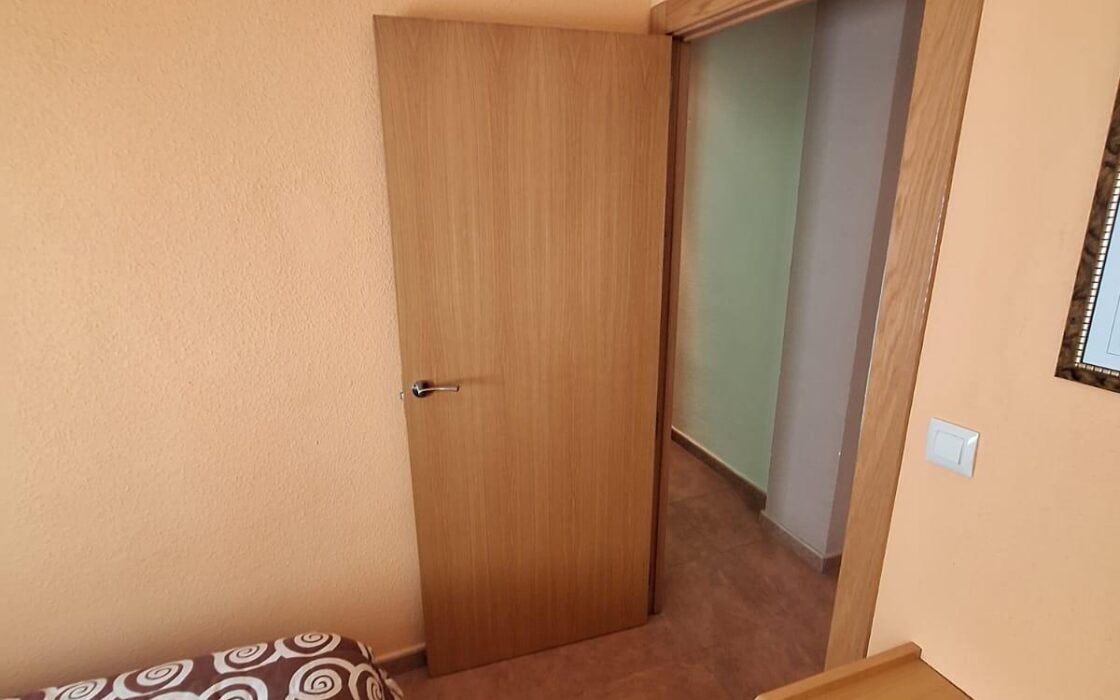 Апартаменты 100 кв.м с 4 спальнями в Торревьехе у моря