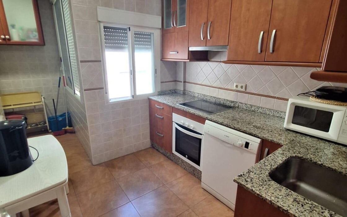 Апартаменты 100 кв.м с 4 спальнями в Торревьехе у моря