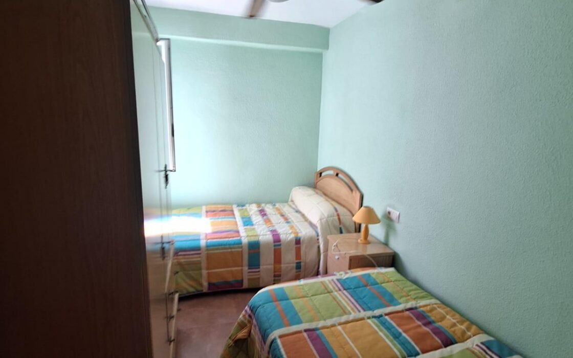 Апартаменты 100 кв.м с 4 спальнями в Торревьехе у моря